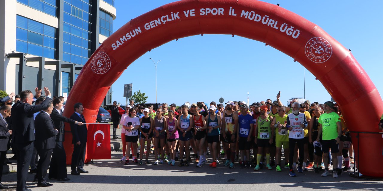 Samsun’da 19 Mayıs Uluslararası Yarı Maratonu başladı