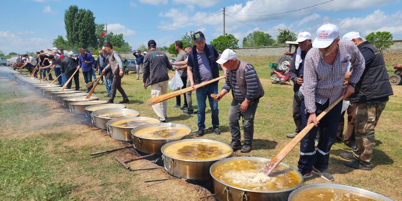 'yamanlı Hayrı'nda 60 Kazan Keşkek Dağıtıldı