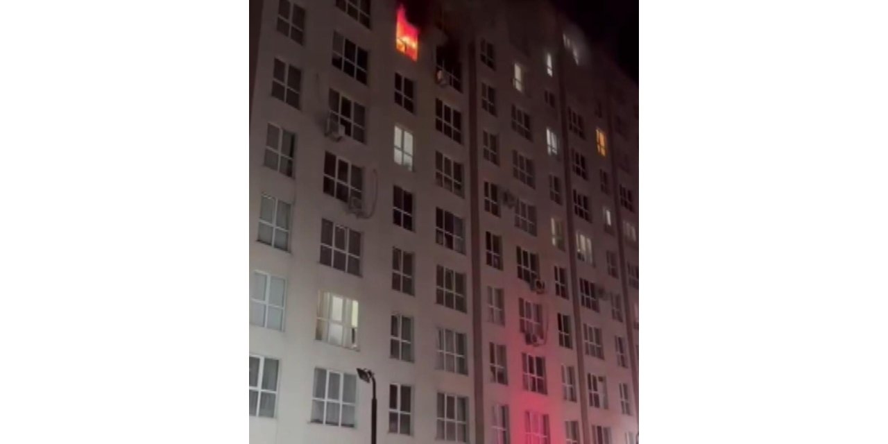 Esenyurt'ta sitede yangın; 8'nci kattan atlayan kadın hastaneye kaldırıldı