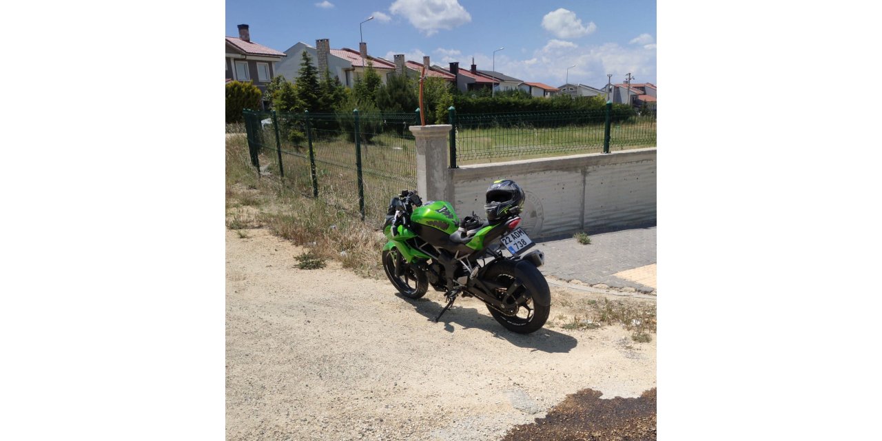 Otomobille çarpışan motosikletin sürücüsü yaralandı