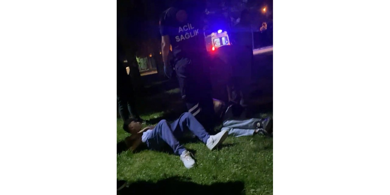 Parkta 2 genci lazerle taciz edip, bıçakla yaralayan 2 şüpheliden 1’i tutuklandı
