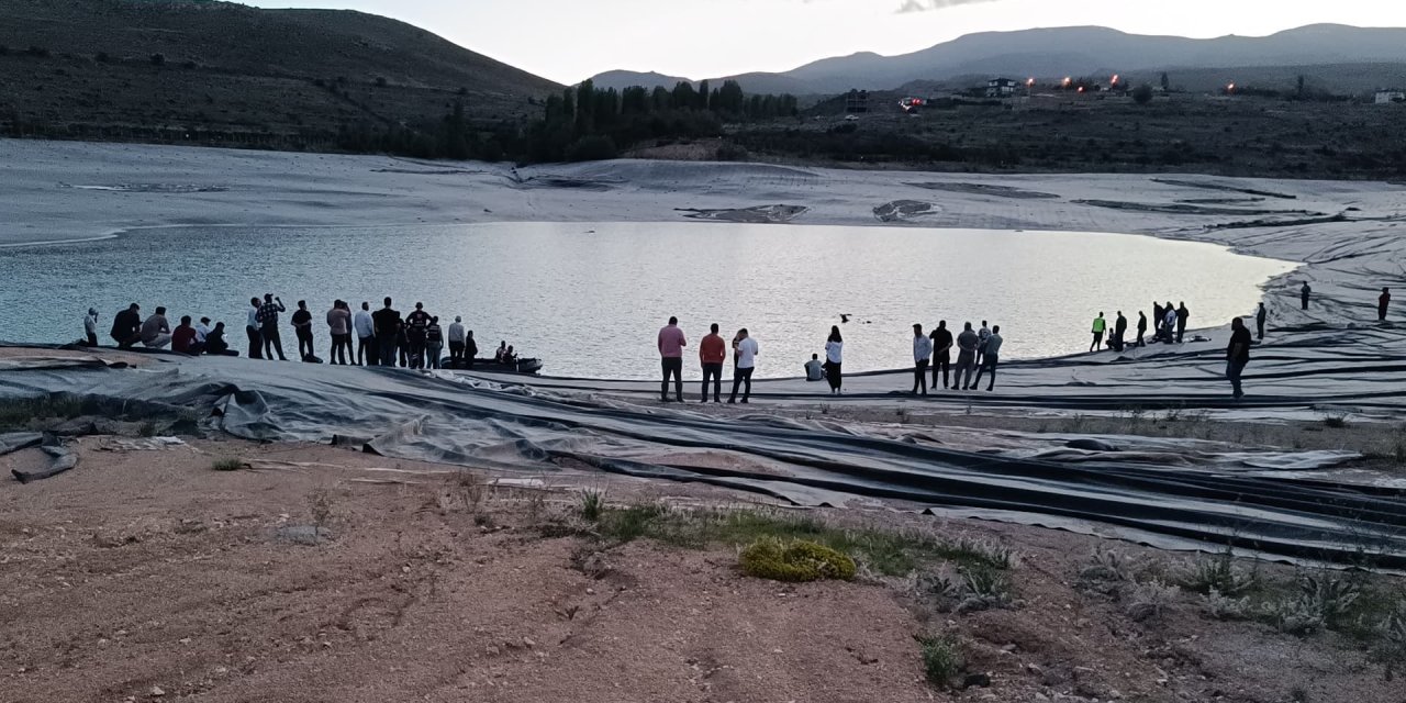 Gölete giren Furkan, kayboldu