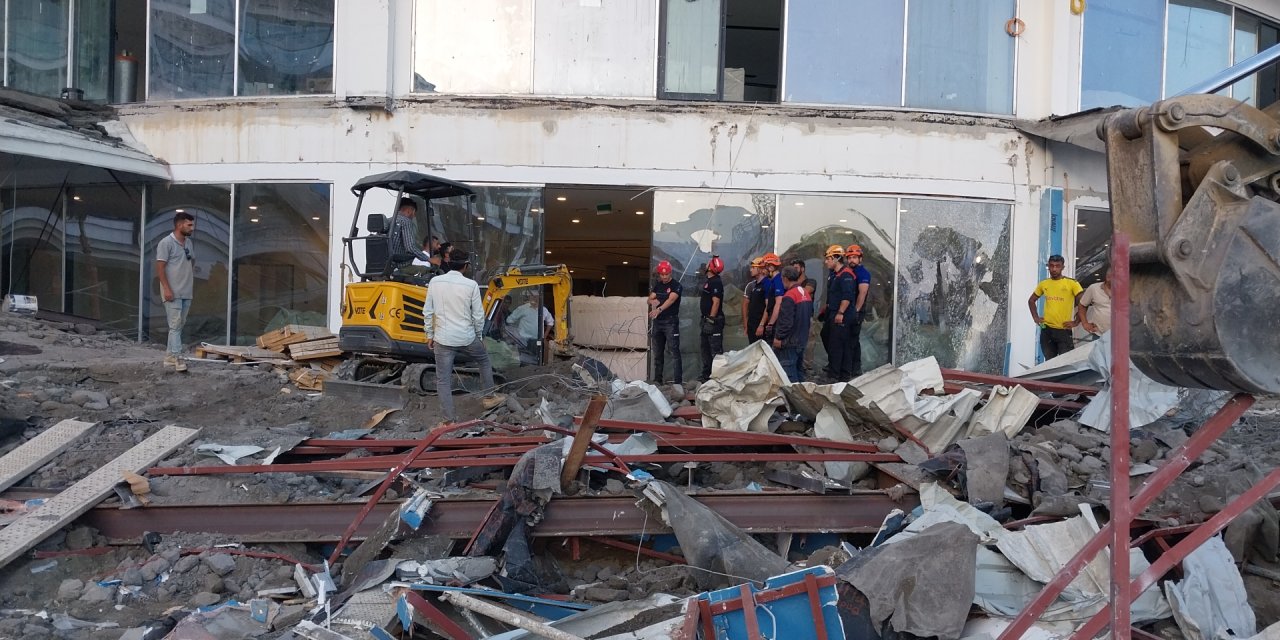 Antalya'da 5 yıldızlı otel inşaatında teras çöktü