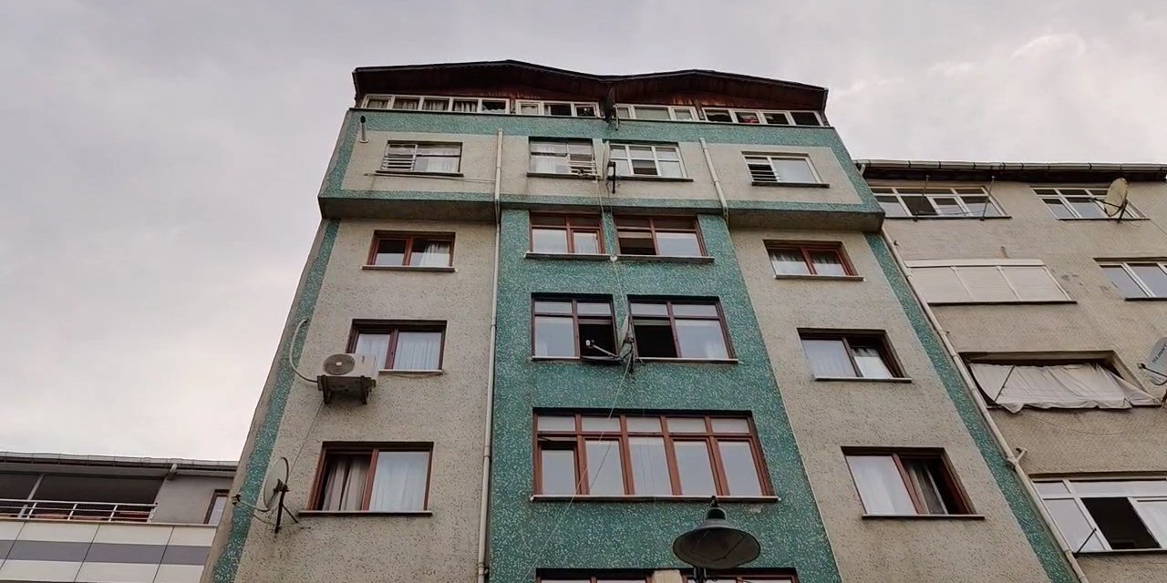 Şişli'de anne ve babasını bıçakla yaralayan şüpheli yakalandı