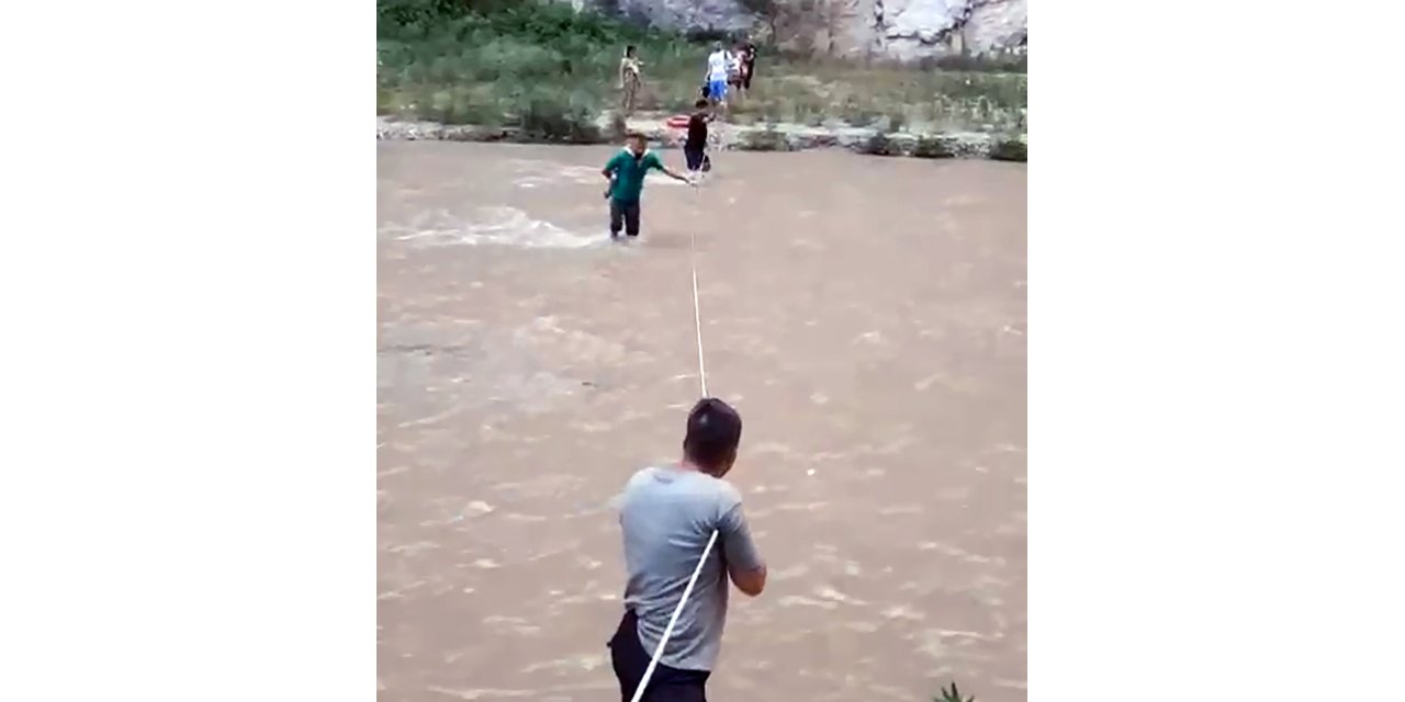 Kapıkaya Kanyonu'nda debinin yükselmesiyle mahsur kalan 35 kişiyi ekipler kurtardı