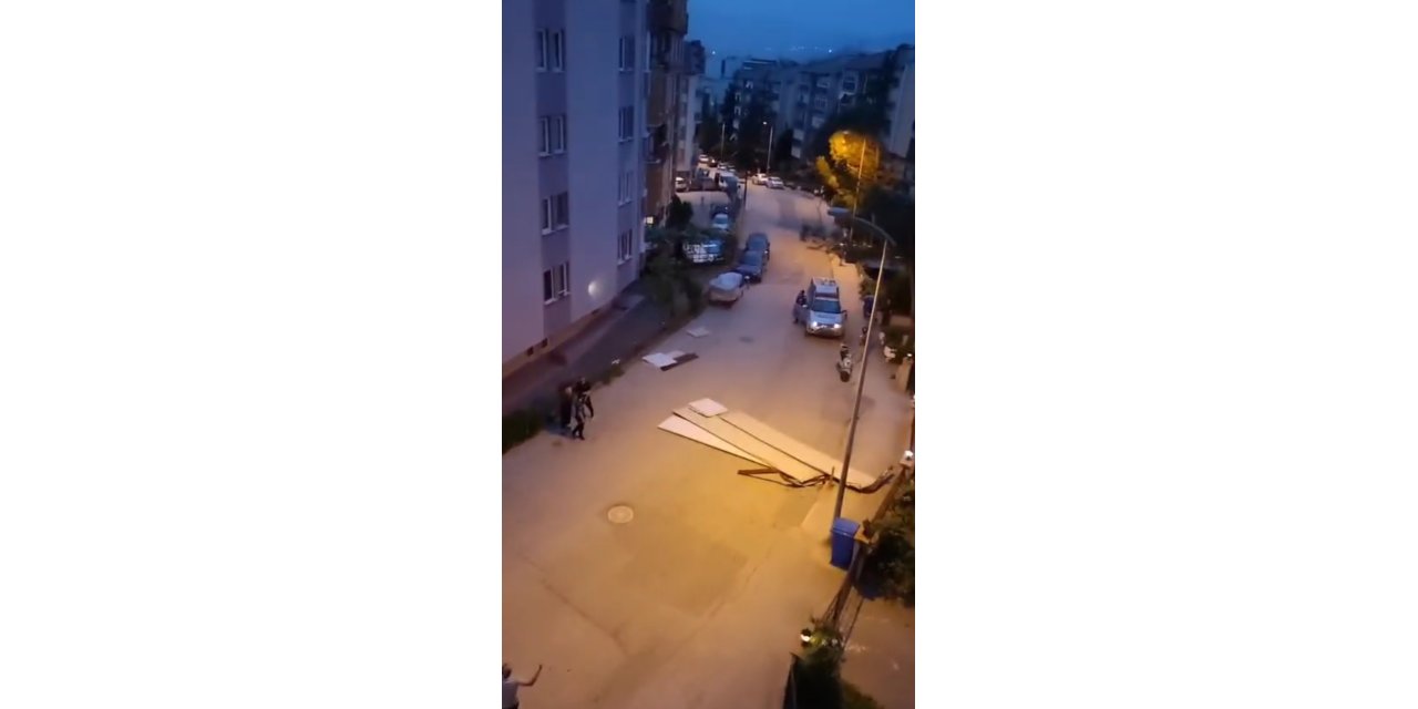 Karabük’te Fırtınada Ağaçlar Devrildi