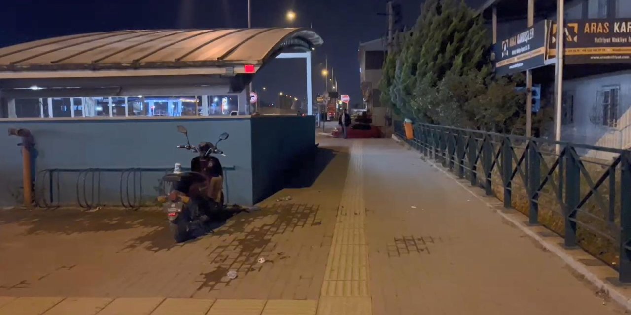 Metro istasyonunda 3 arkadaşı bıçaklayan şüpheli ve arkadaşları gözaltında