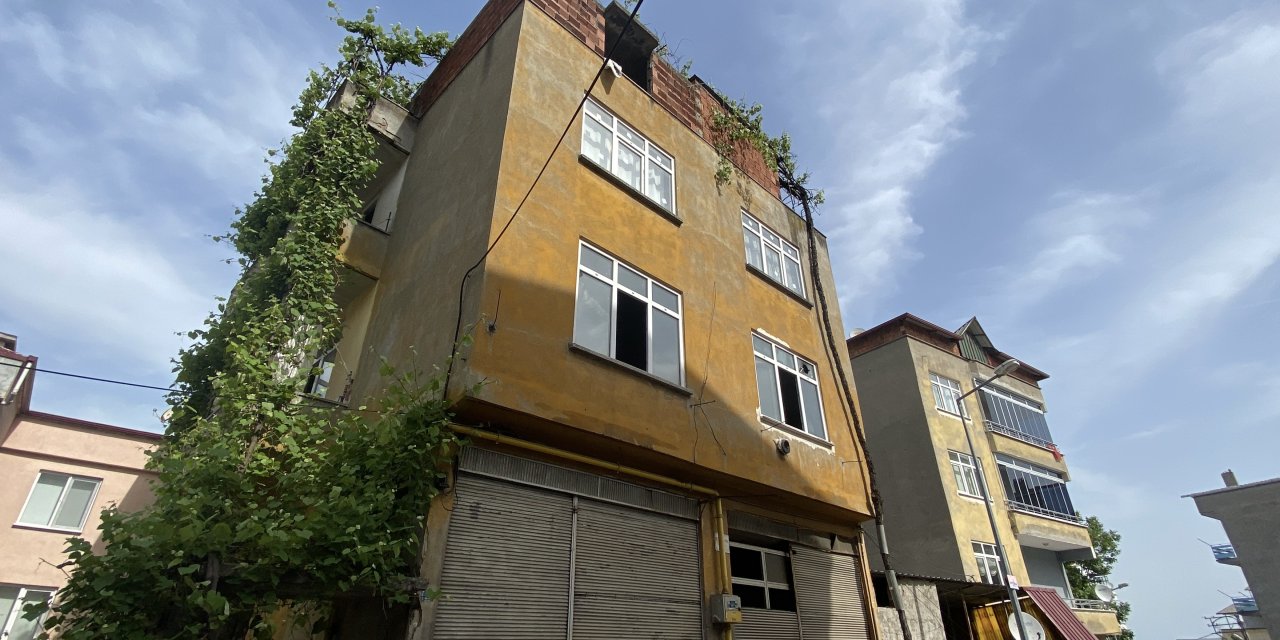 Evinde çıkan yangında ağır yaralandı; benzin ve kibrit bulundu