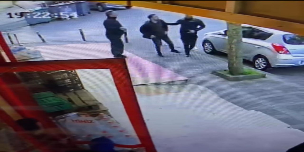 Ümraniye’de motosikletli saldırgan araçtan inen adama kurşun yağdırdı: Husumetlilerini sakladığı için vurulmuş