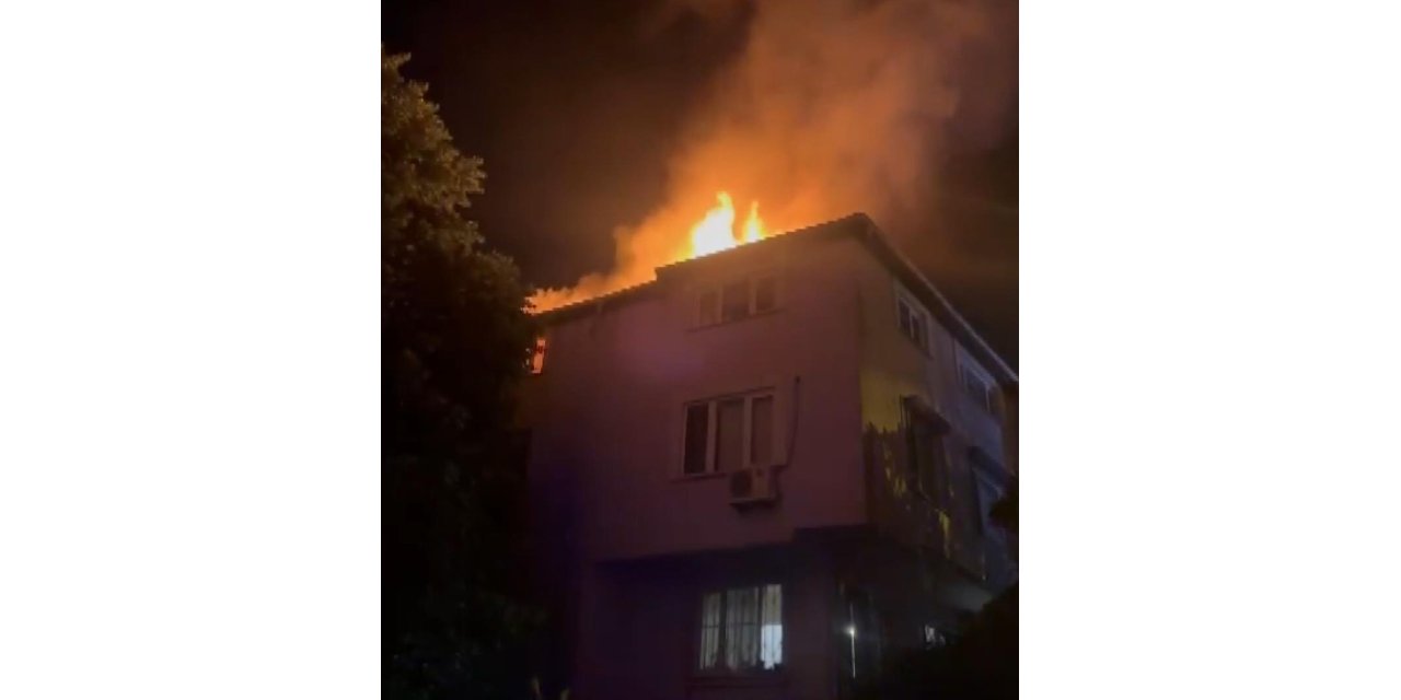İstanbul - Sarıyer'de 3 katlı anaokulunun çatısı alev alev yandı