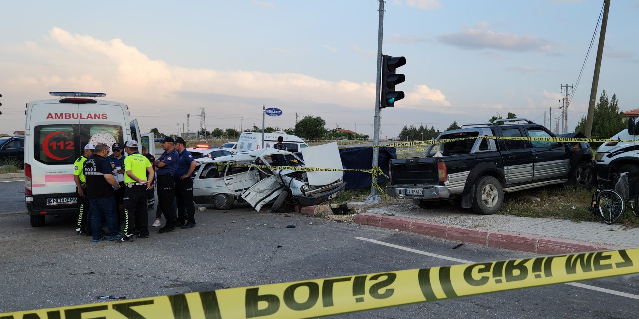 Konya'da otomobil ile kamyonet çarpıştı; karı- koca öldü, 4 yaralı