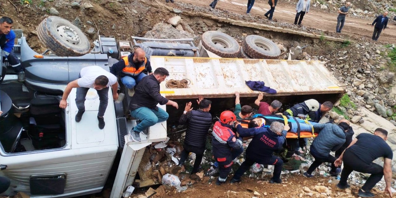 Şarampole devrilen kamyonun şoförü yaralandı