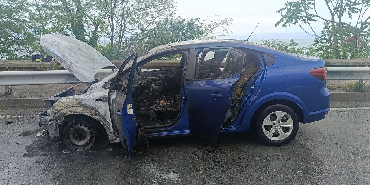 Rize’de Seyir Halindeki Otomobil Alevlere Teslim Oldu