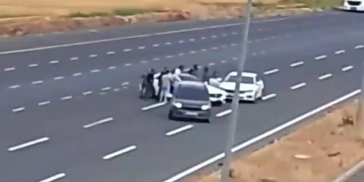 Görevden dönen gümrük muhafaza memurunu darbettiler; 3 tutuklama