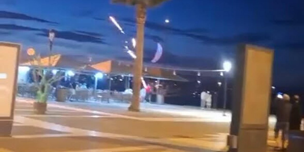 Emekli astsubay, gösteri yaptığı paramotorla tekneye çarptı; o anlar kamerada