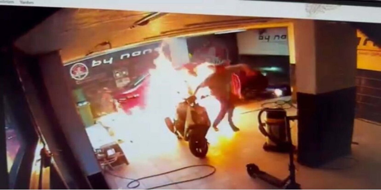 Alevlerin arasında kalan oto yıkamacı öldü, o anlar kamerada