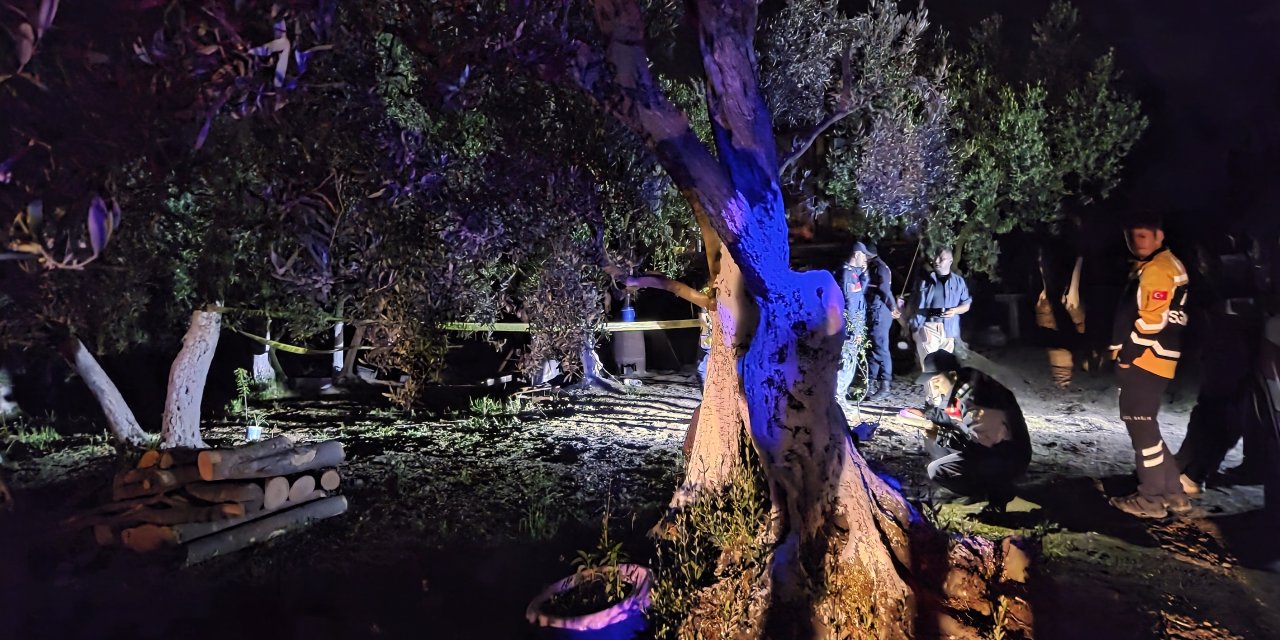 Kendisinden haber alamadığı oğlunu bağ evinde baltayla öldürülmüş halde buldu