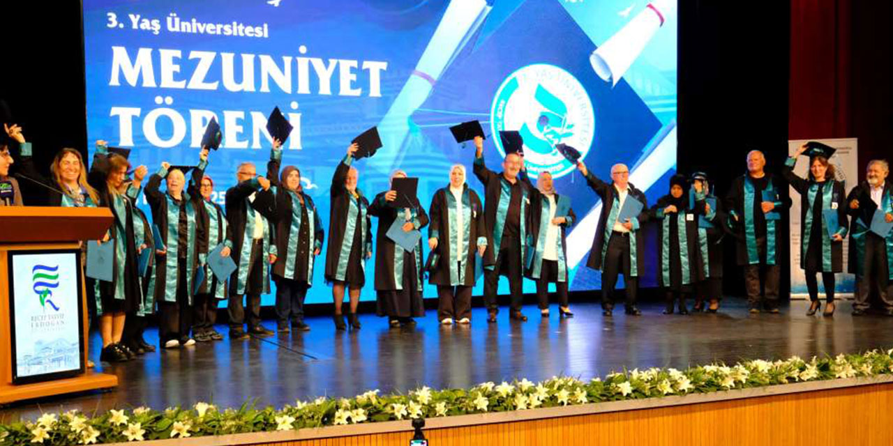 RTEÜ'de 3. Yaş Üniversitesi İçin Mezuniyet Töreni Düzenlendi