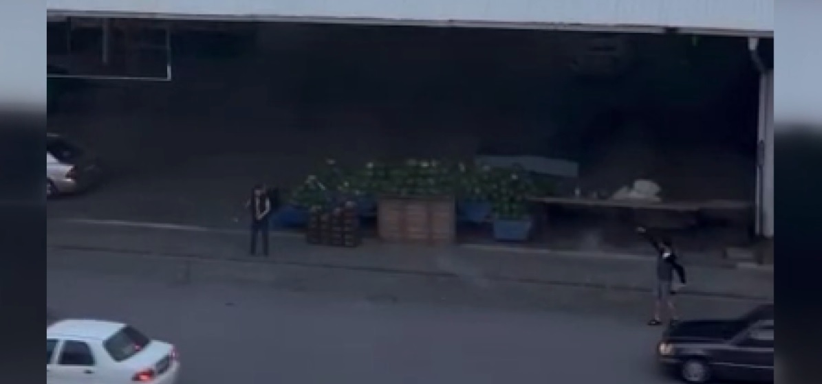 Pazar yerinde tüfekle vuruldu