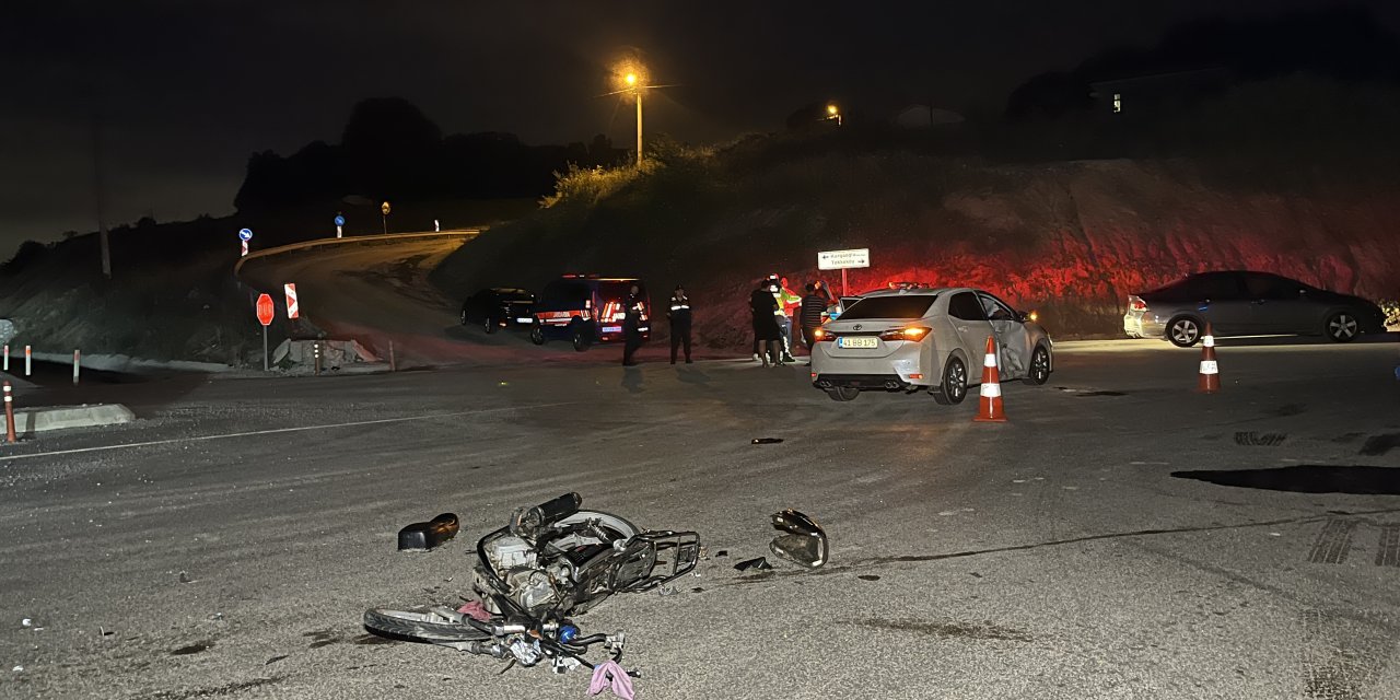 Kocaeli'de otomobil ile motosiklet çarpıştı; 1 ölü, 2 yaralı