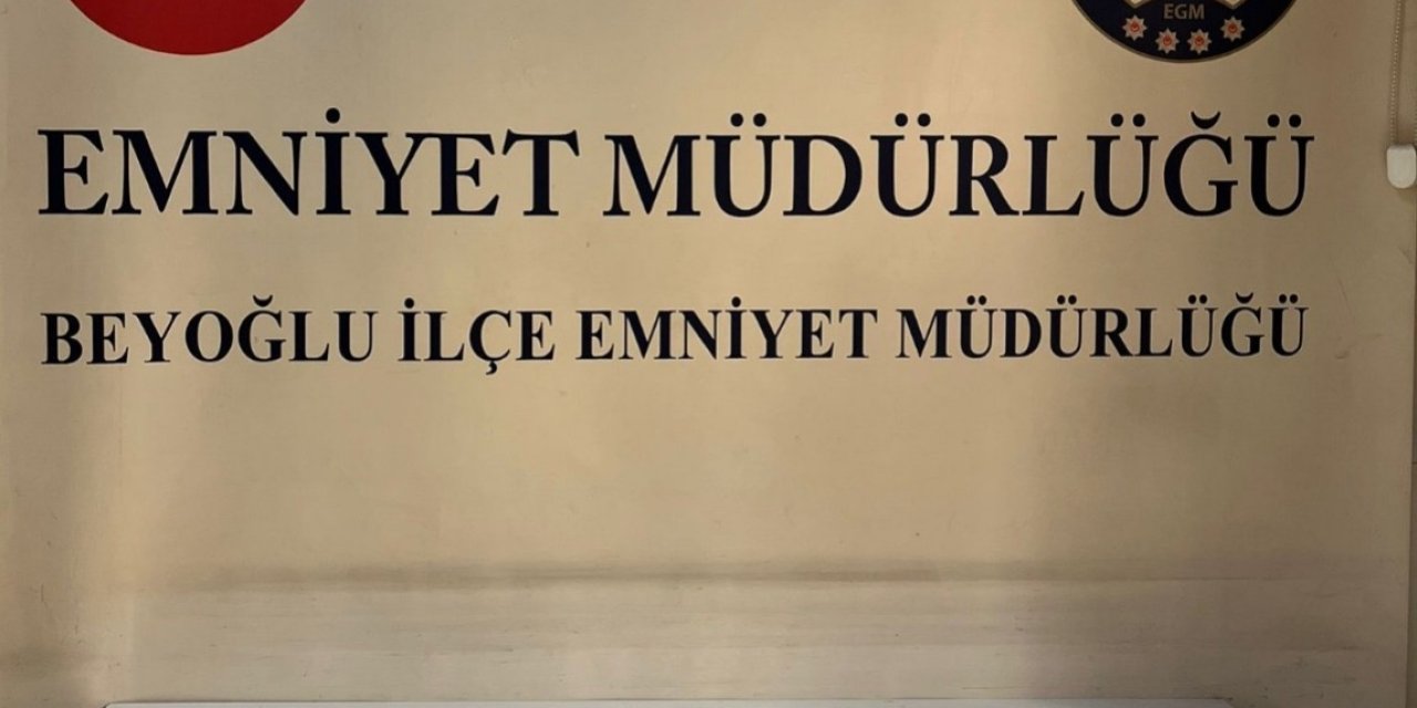 Beyoğlu'nda Eğlence Mekanına Girmesini Engelleyen Kuzenini Vurdu; Kurşun Ensesine İsabet Etti Ölümden Döndü