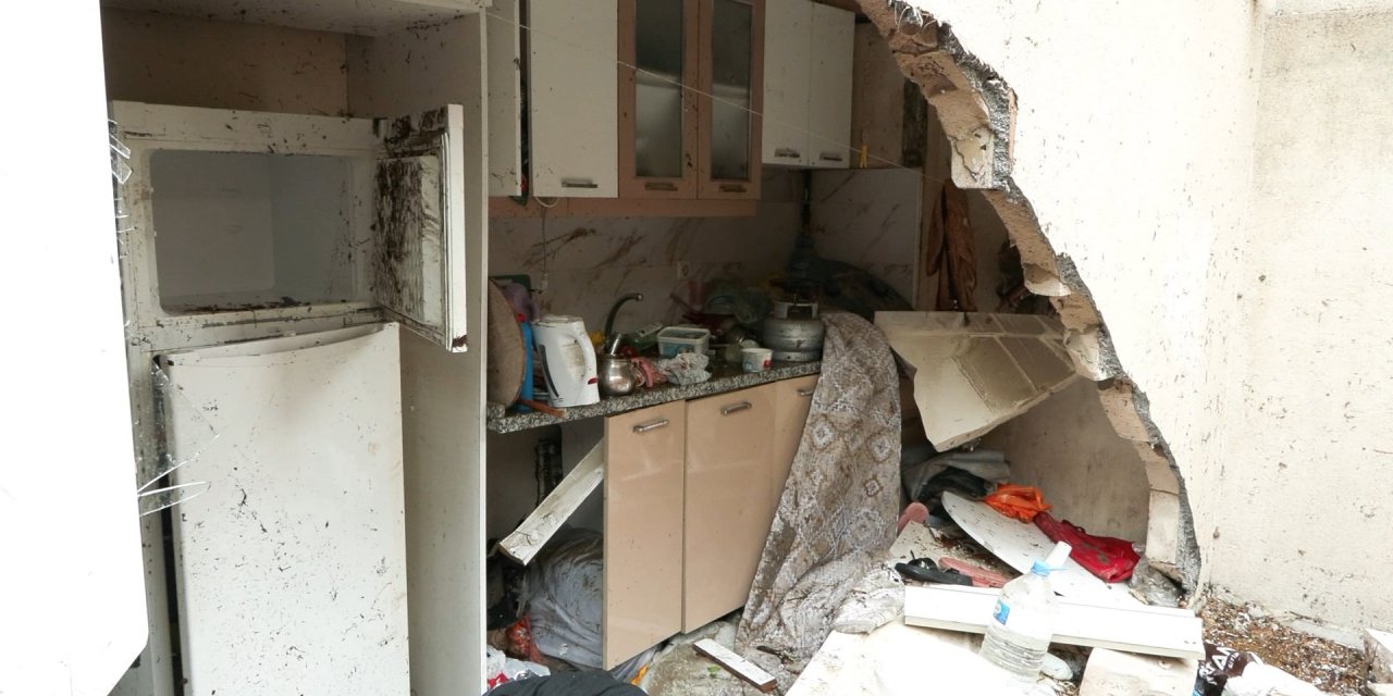 Arnavutköy'de Ev Ve İş Yerlerini Su Bastı: Hasar Gün Aydınlanınca Ortaya Çıktı