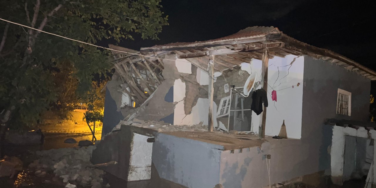 Kırşehir’de sel nedeniyle 1 ev yıkıldı, 3 ev ağır hasar gördü