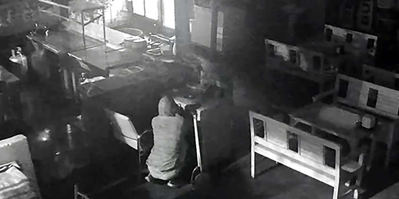 Tost yiyip, portakal suyu içtiği büfeden 10 bin lira ve cep telefonu çaldı