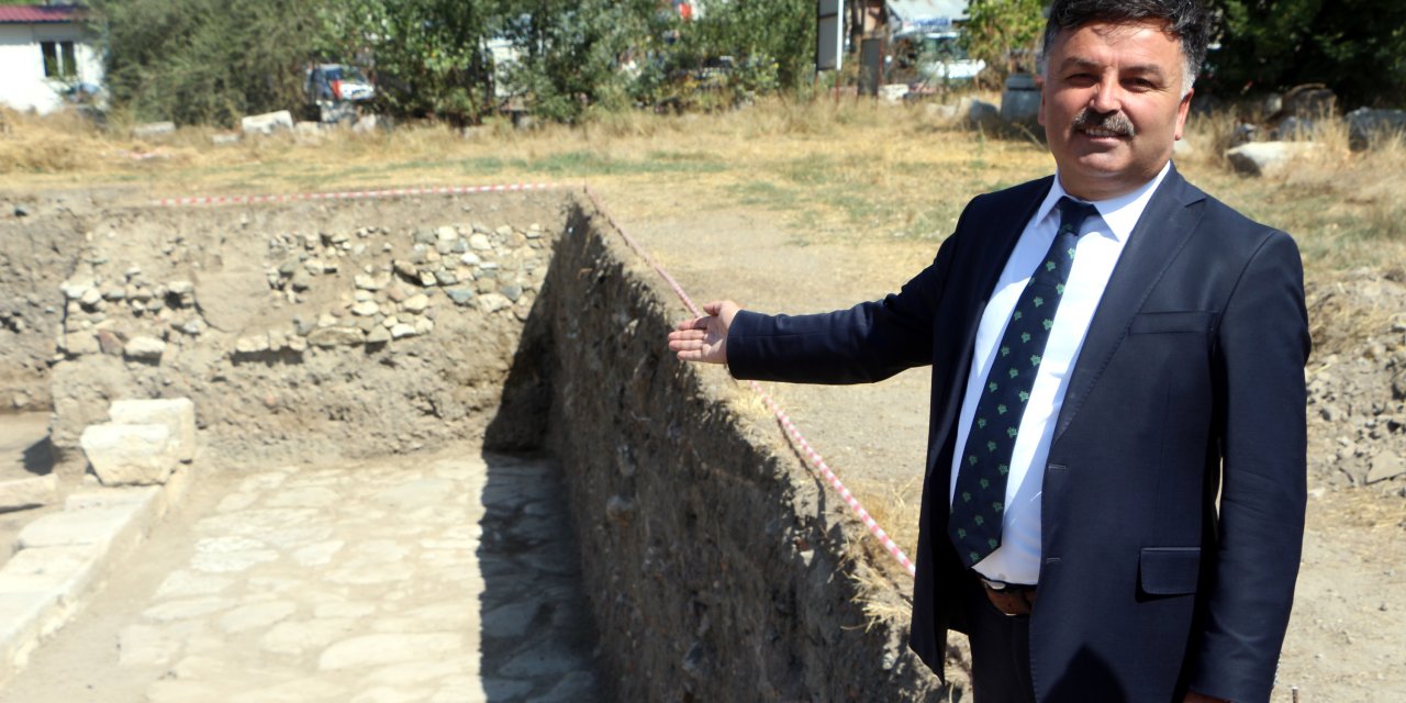 Sebastapolis Antik Kenti Kazılarında 2 Bin Yıllık Roma Yolu Bulundu