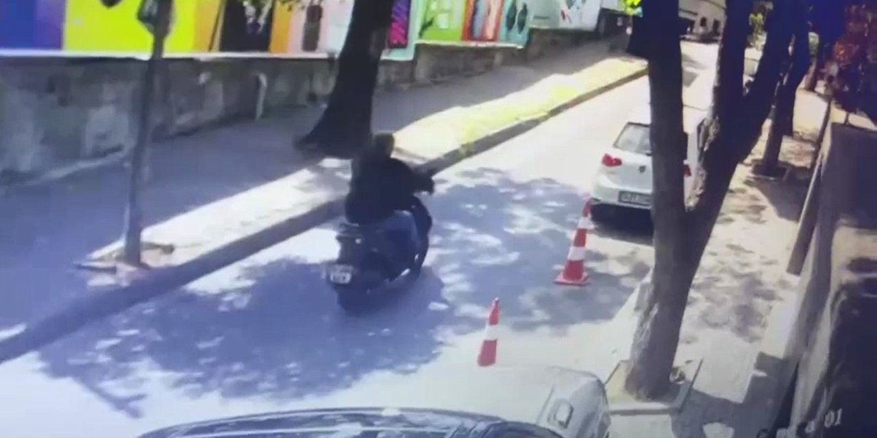 Panikleyen Hırsız Motosikletle Kaçarken Düştü