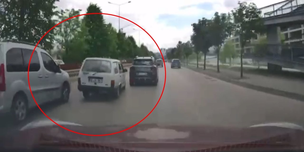 Otomobiliyle makas atıp trafiği tehlikeye düşürdü; o anlar kamerada