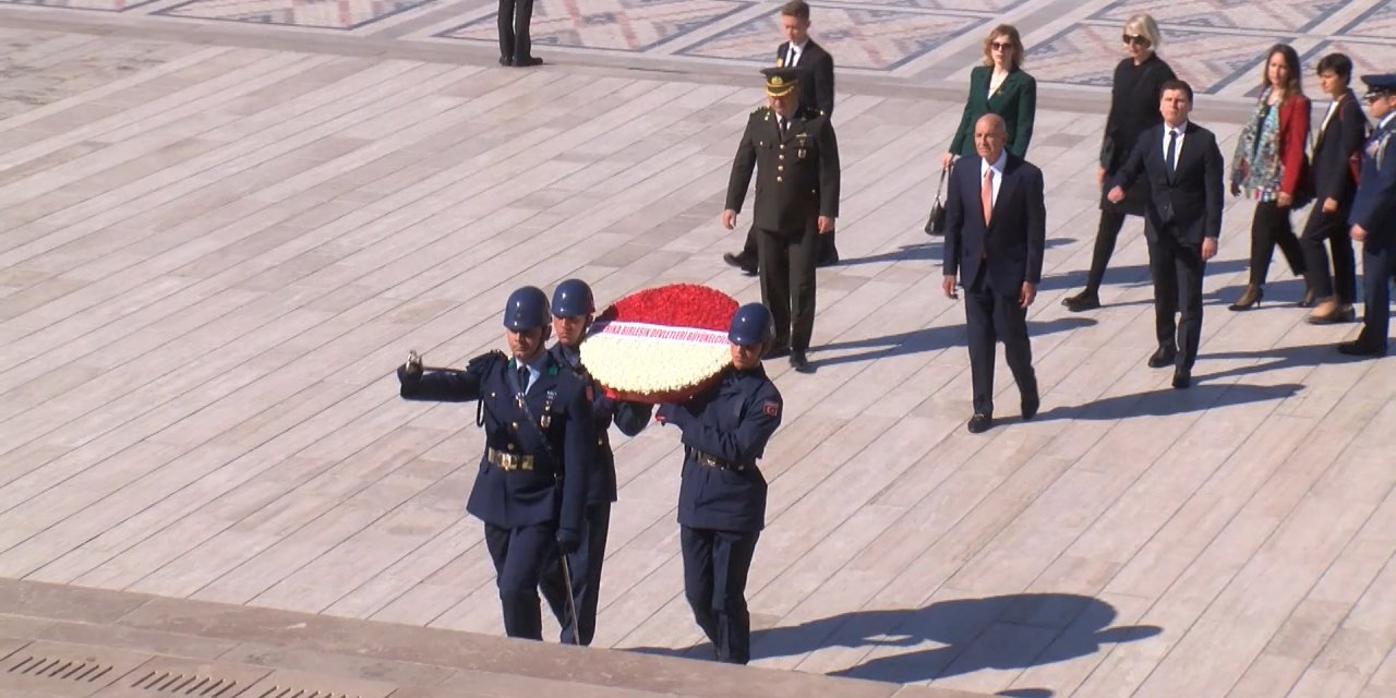 ABD Büyükelçisi Barrack'tan Anıtkabir'e ziyaret