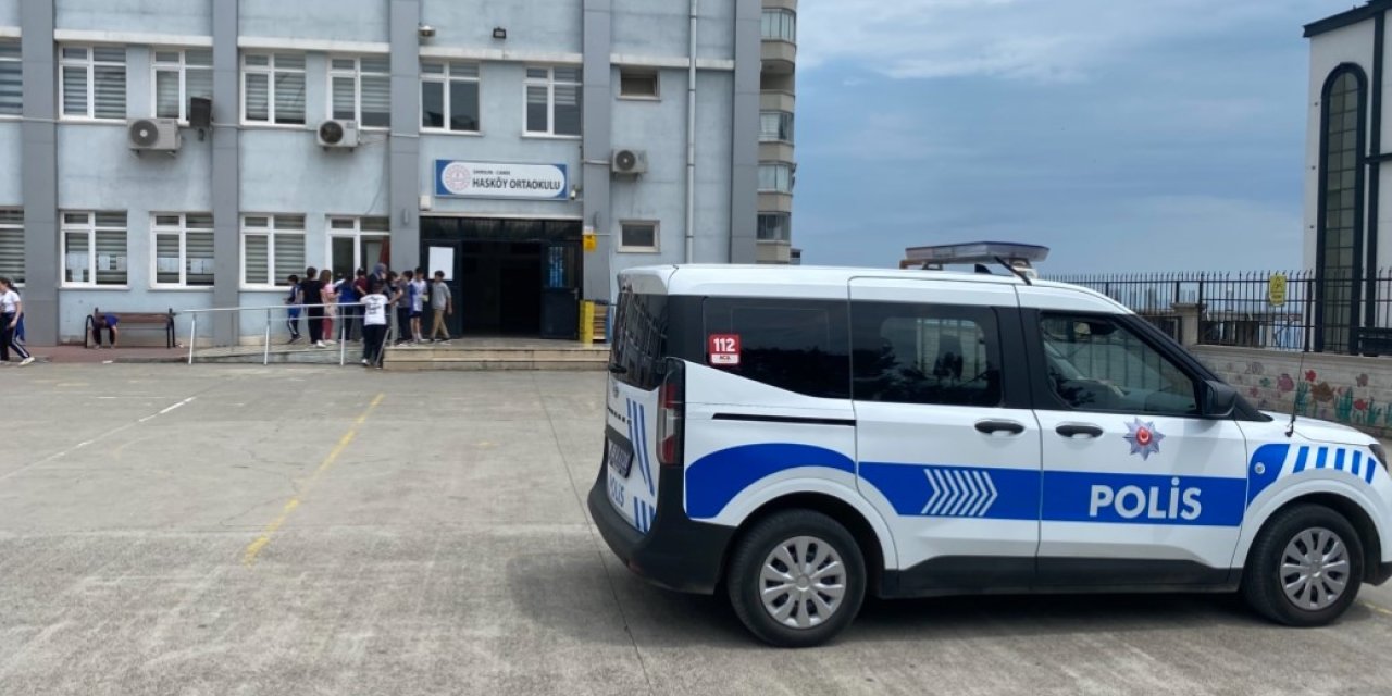 Kantinden aldıkları dönerden rahatsızlanan 4 öğrenci hastaneye kaldırıldı