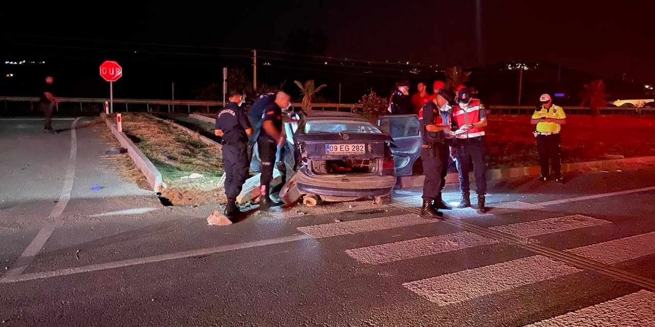 Aydın'da 2 otomobil çarpıştı: 2 ölü, 3 yaralı
