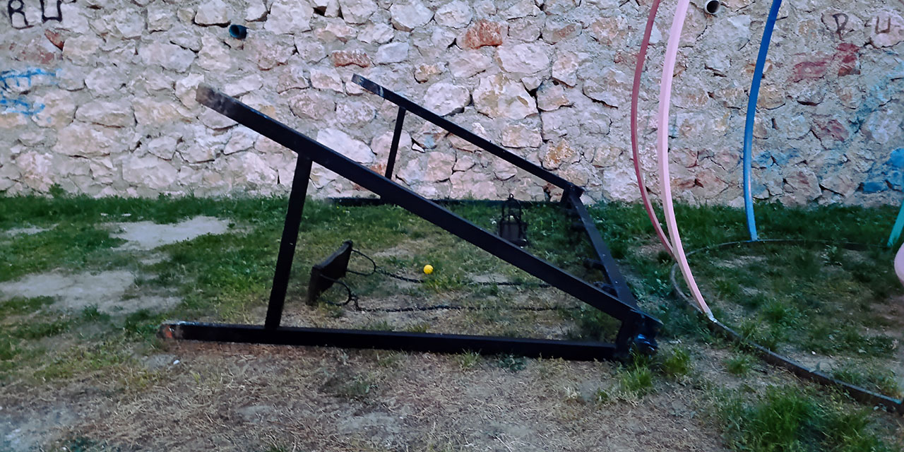 Amasya'da salıncak demirinin altında kalan 4 yaşındaki çocuk öldü