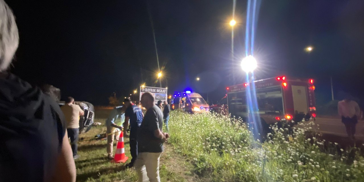 Minibüs tarlaya savrulup, devrildi: 1 ölü, 1 yaralı