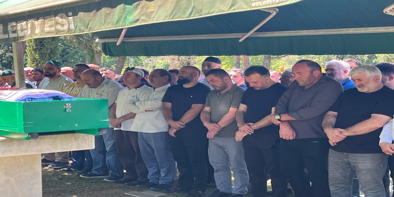 Demir salıncağın altında kalan minik Yağız, son yolculuğuna uğurlandı