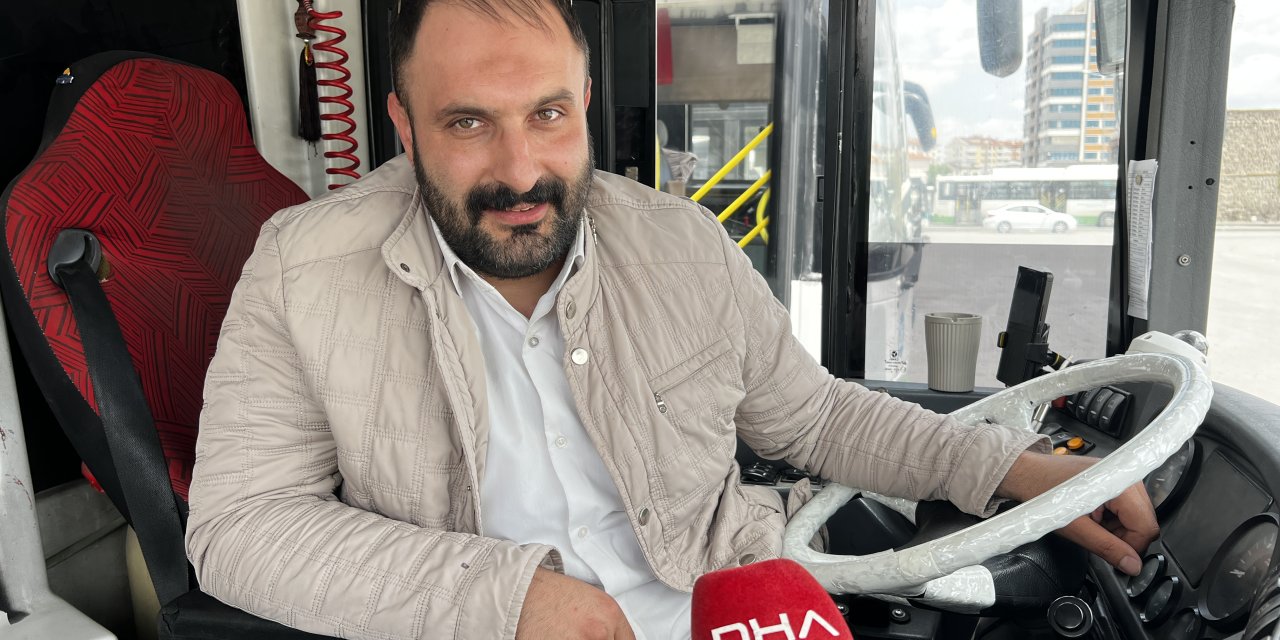 Yoldaki Çocuğun Topunu Şişiren Otobüs Şoförü: O Kadar Tatlı Ki; Servetini İstese Verirsin