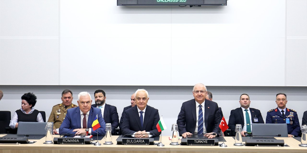 Bakan Güler, Bulgaristan Savunma Bakanı Zapryanov ve Romanya Savunma Bakanı Tilvar ile üçlü toplantı gerçekleştirdi