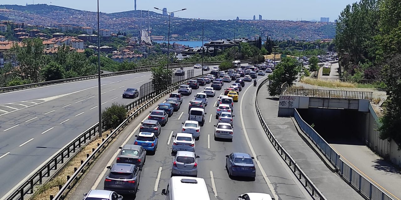 İstanbul- 15 Temmuz Şehitler Köprüsü'nde bayram trafiği