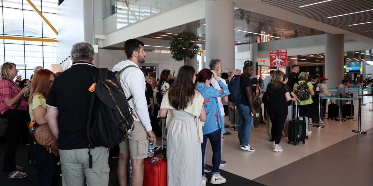 İstanbul- İstanbul Havalimanı'nda bayram yoğunluğu;  bin 642 uçuş gerçekleştirilecek