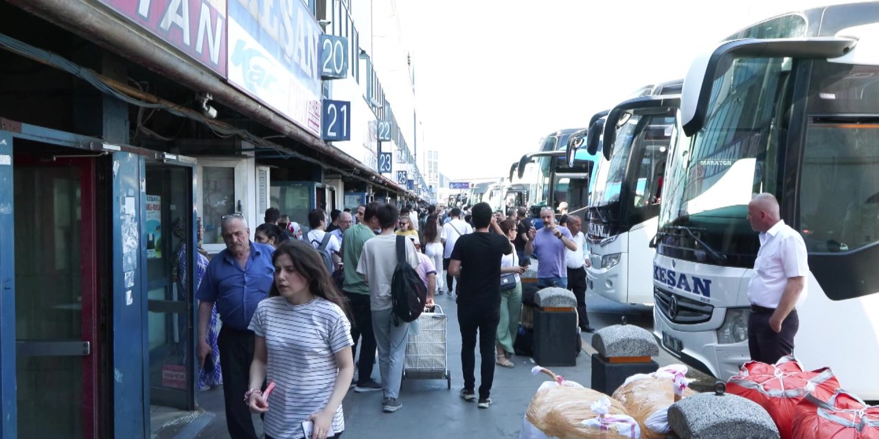 İstanbul- 15 Temmuz Demokrasi Otogarı'nda bayram yoğunluğu sürüyor