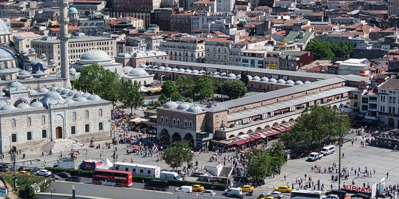 İstanbul - Eminönü’nde bayram alışverişi yoğunluğu