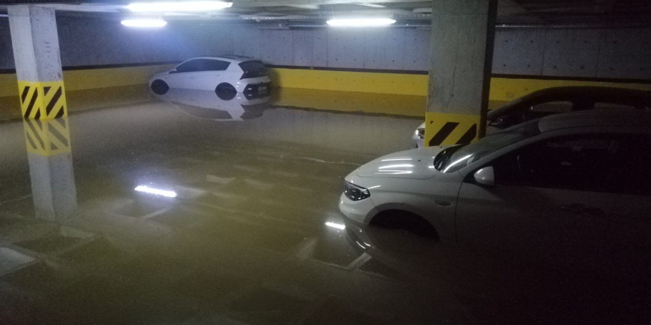 Başakşehir’de Site Otoparkları Da Su Altında Kaldı