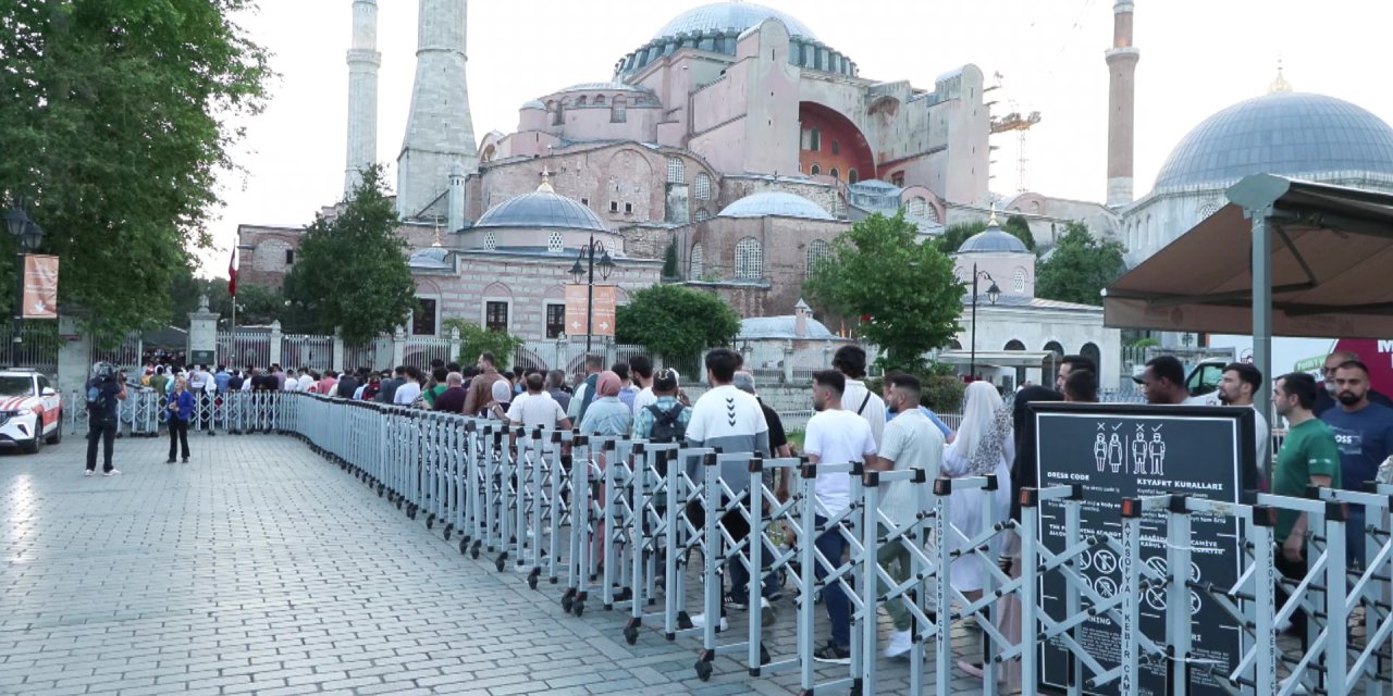 İstanbul - Ayasofya’da bayram namazını kıldılar / Ek görüntüyle