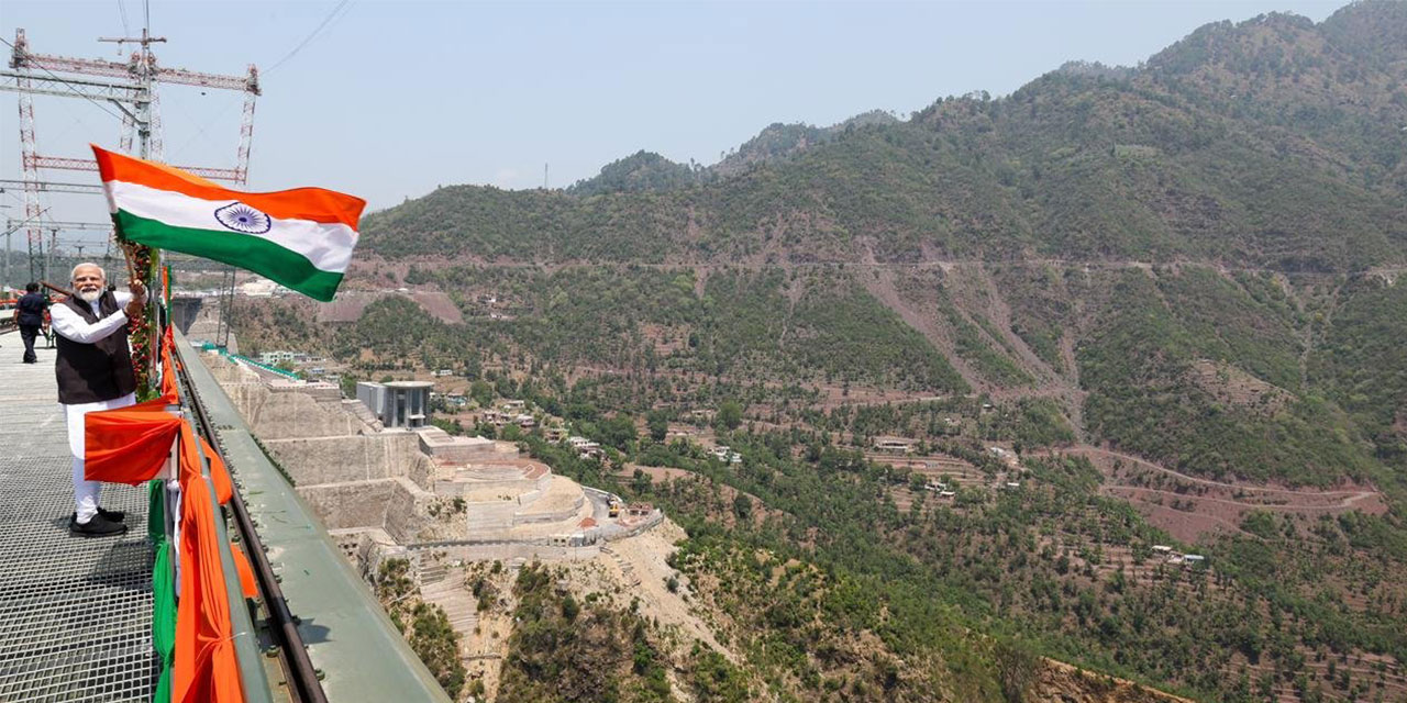Dünyanın en yüksek demir yolu köprüsü açıldı