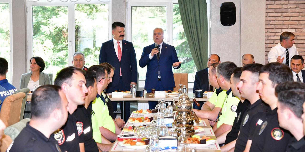 Vali Aziz Yıldırım Emniyet Teşkilatı ile Bayramlaştı