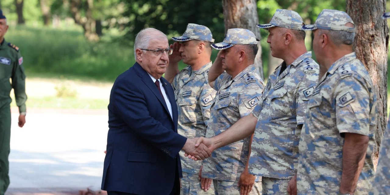 Bakan Güler, Kütahya'da Mehmetçikle Bayramlaştı (2)