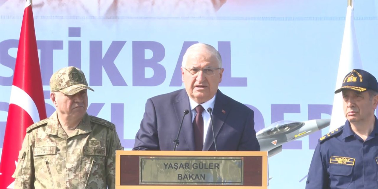 Bakan Güler, Kütahya'da Mehmetçikle Bayramlaştı (4)