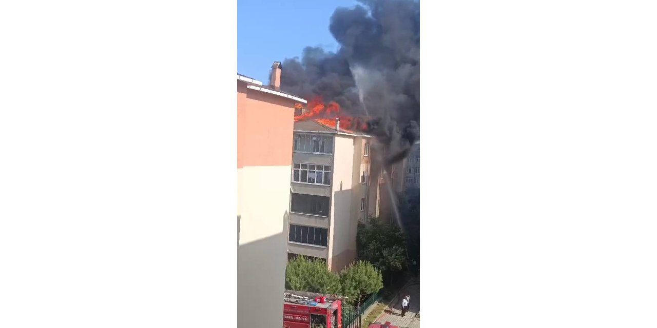 İstanbul - Silivri'de 5 katlı binanın çatısında yangın-1